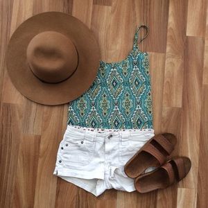 Hollister Cami And white shorts